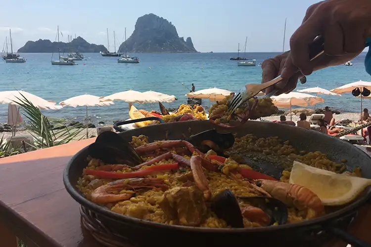donde comer paellas en Ibiza cala d´hort