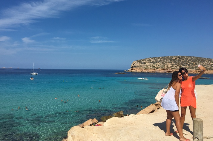 playas de Ibiza platges comte cala conta alquiler coche