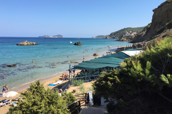 playas de Ibiza aigues blanques alquiler de moto coches Ibiza