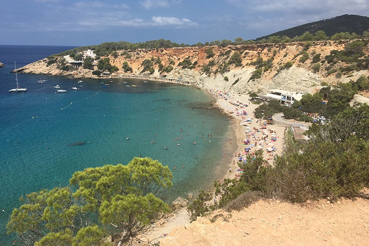 cala d'hort playa ibiza vista desde los acantilados