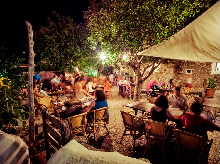 restaurante Bar Can Berri excursiones en moto desde sant Antoni Ibiza