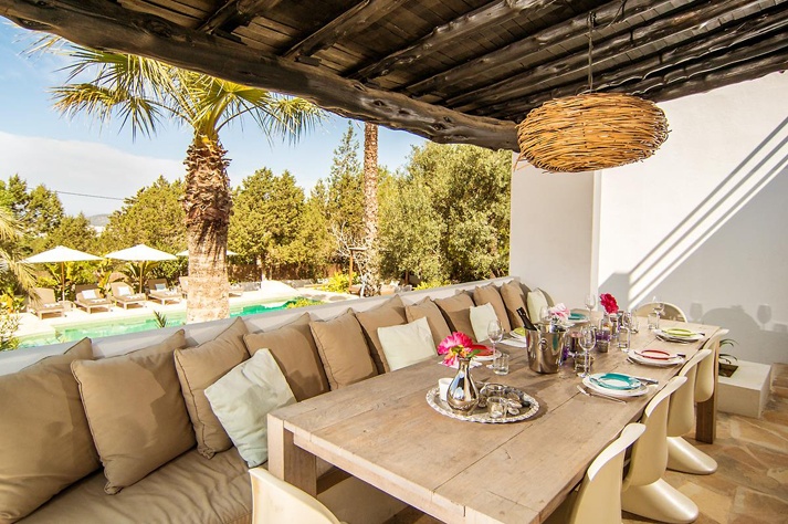 villas ibiza vacaciones con amigos alquiler de coche