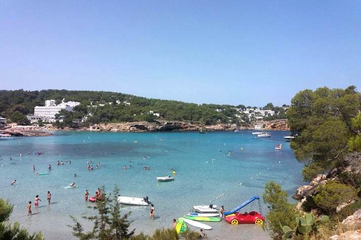 alquiler de coches en Ibiza playas Portinatx norte de Ibiza