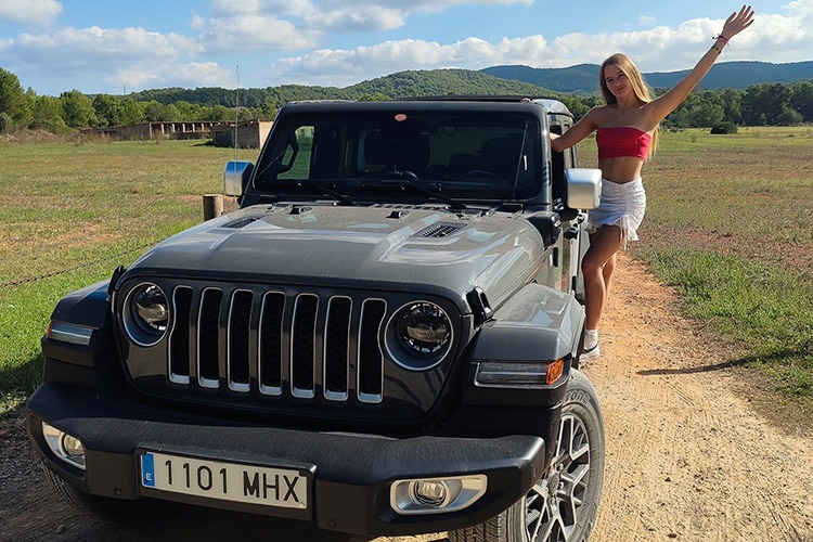 Ibiza en moto o coche