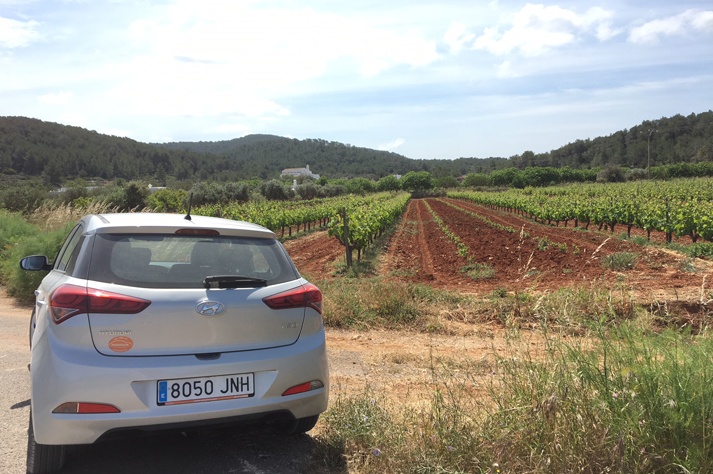 alquilar coche o moto en Ibiza
