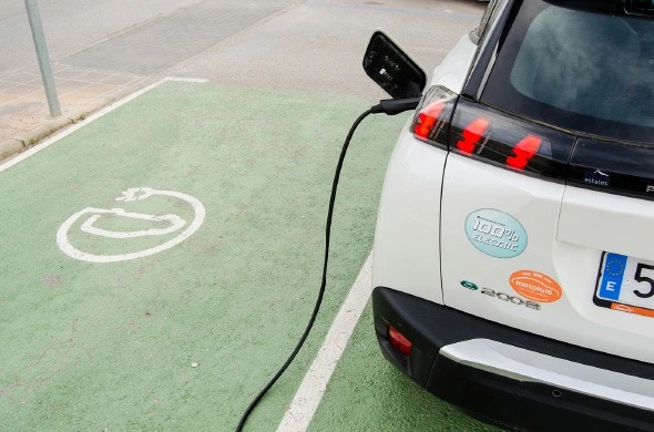 Carga de vehículo eléctrico en Ibiza