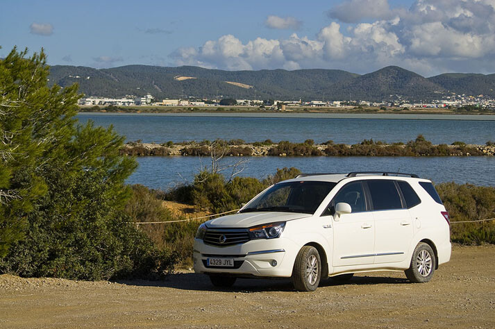 alquiler de coche mediano en Ibiza