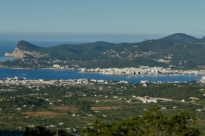 zonas turisticas ibiza bahia san antonio