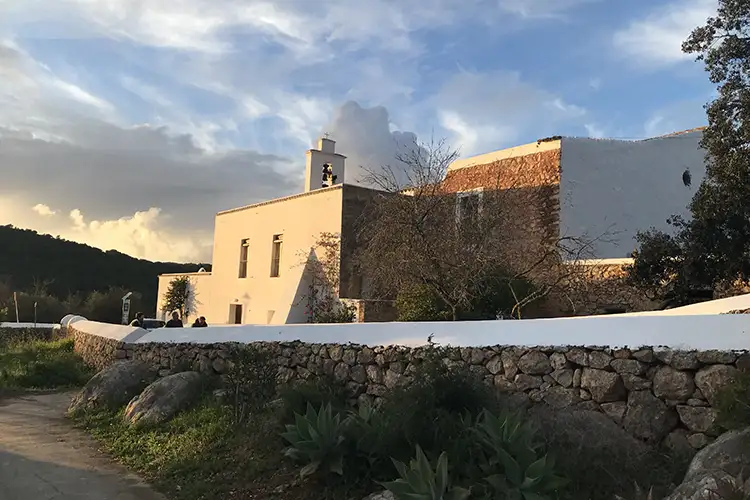 sant mateu en mejores rutas de moto por Ibiza